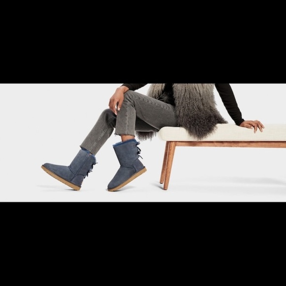 Bailey Bow Ugg’s Boot in Navy